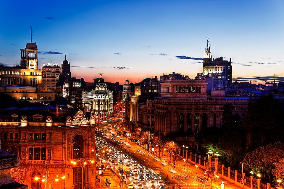 Calles y semáforos de la ciudad de Madrid