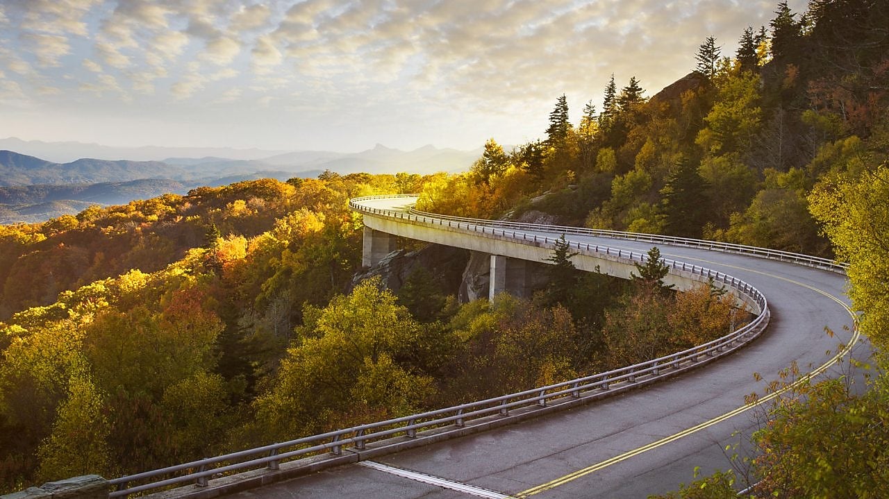 Ruta elevada en la montaña