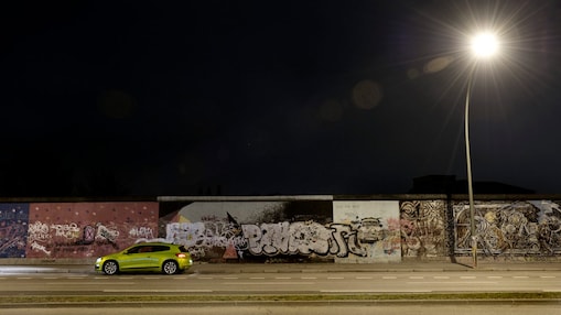 Auto circulando por la calle