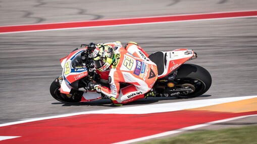 Piloto de Ducati compitiendo en MotoGP